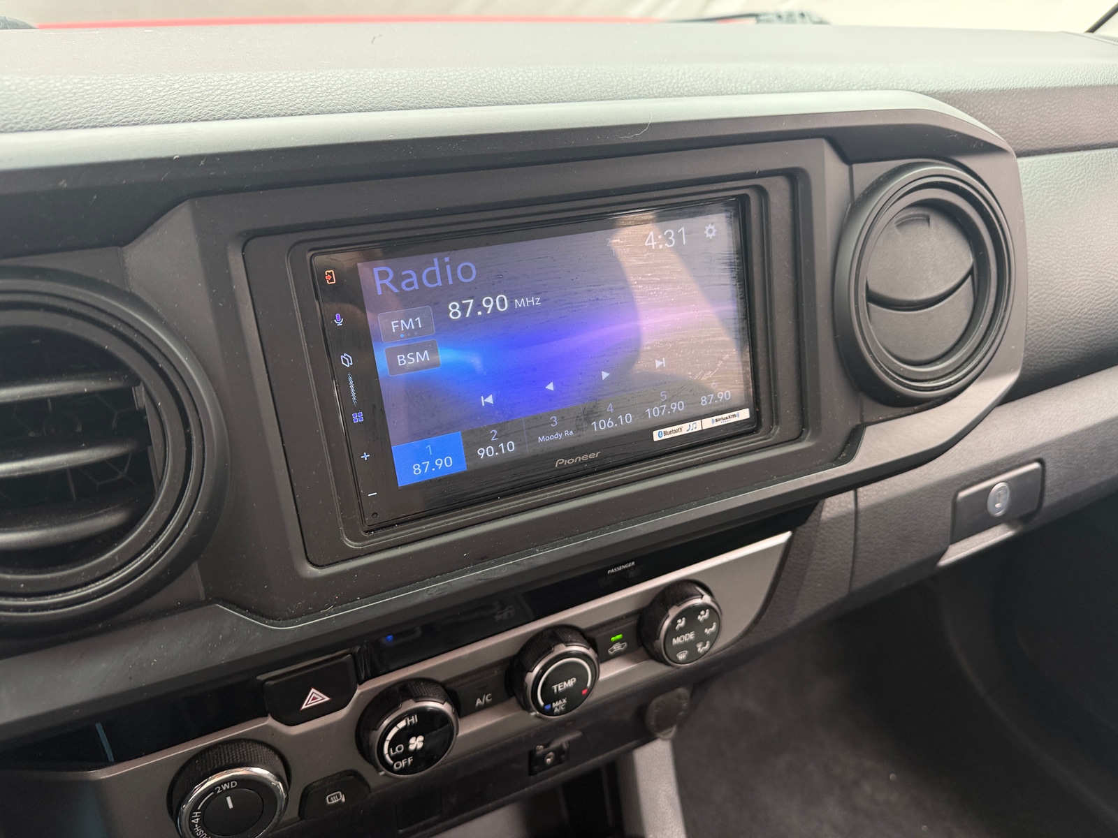 Thumbnail: 2016 Toyota Tacoma - 4