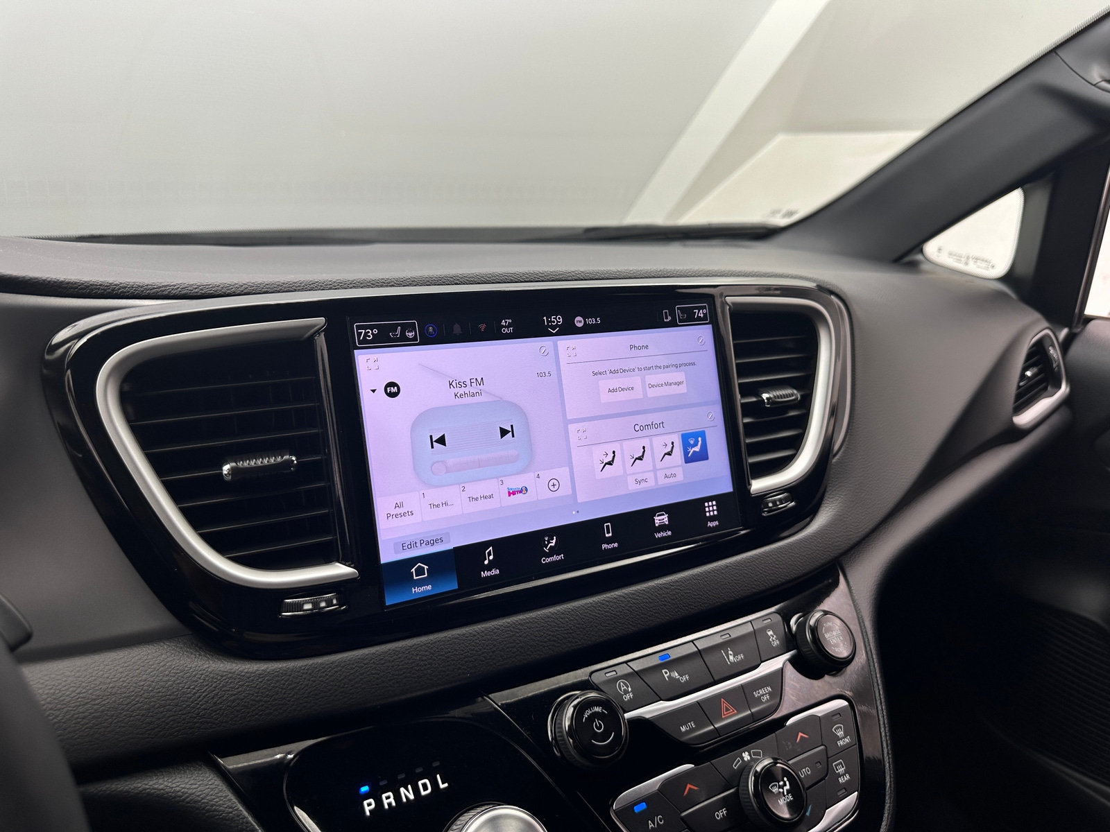 Thumbnail: 2025 Chrysler Pacifica - 3