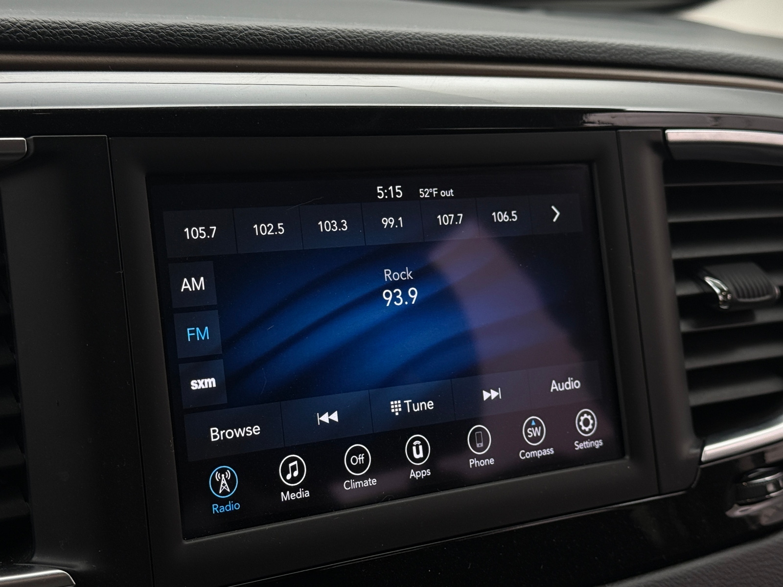 Thumbnail: 2019 Chrysler Pacifica - 4