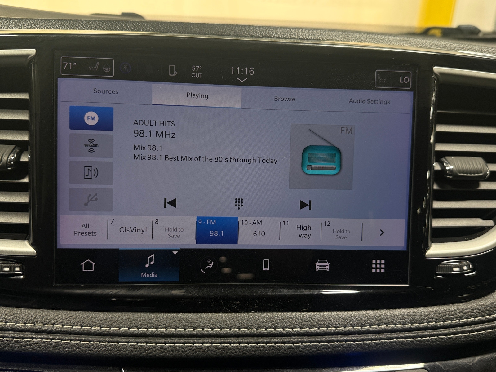 Thumbnail: 2023 Chrysler Pacifica - 4