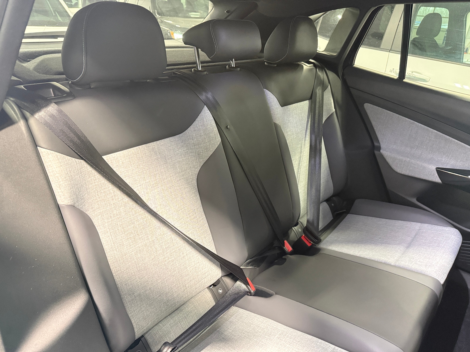 Thumbnail: 2023 Volkswagen ID.4 - 6