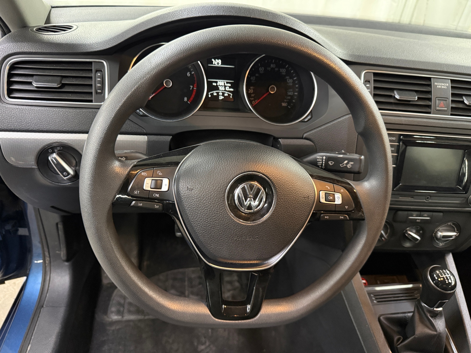 Thumbnail: 2017 Volkswagen Jetta - 5