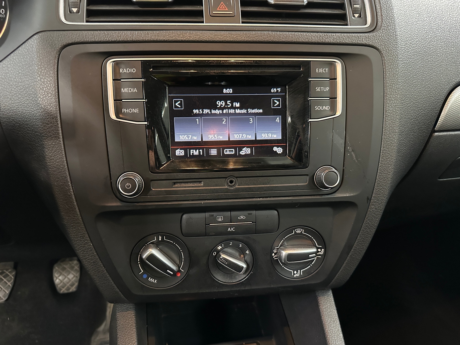 Thumbnail: 2017 Volkswagen Jetta - 4