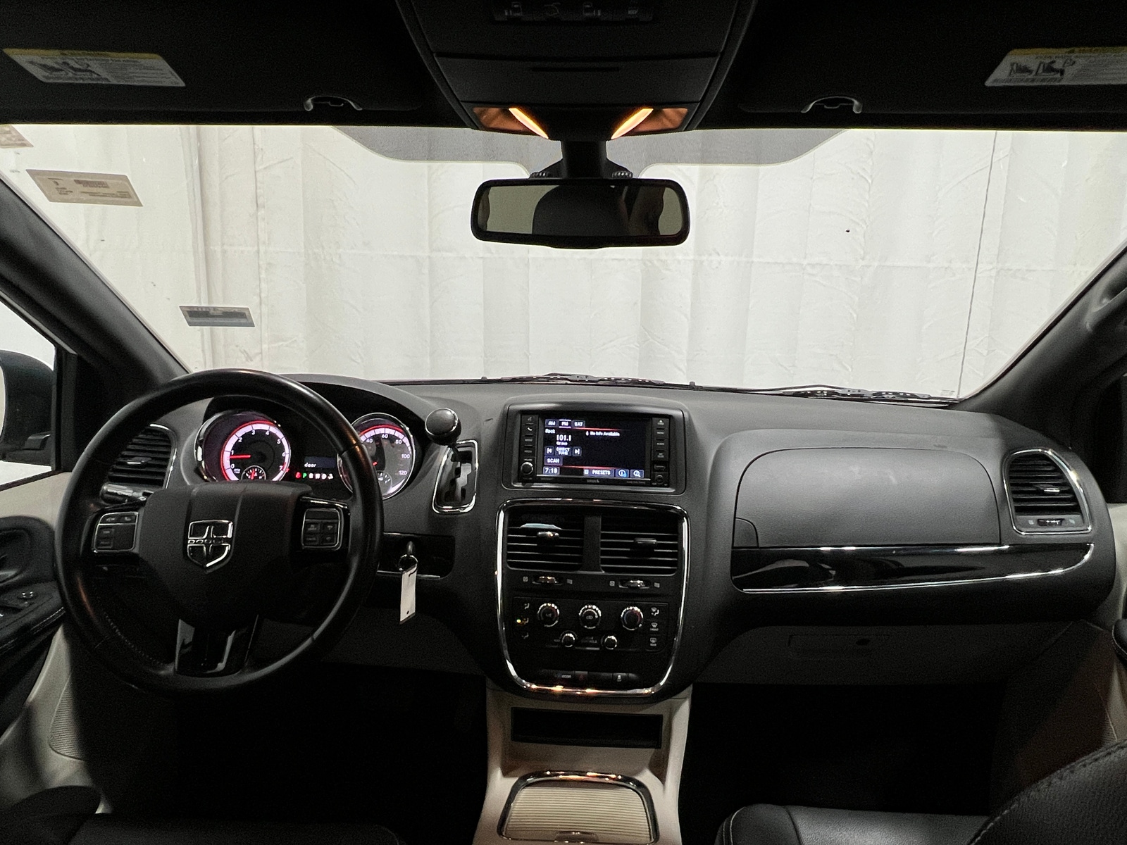 Thumbnail: 2018 Dodge Grand Caravan - 2