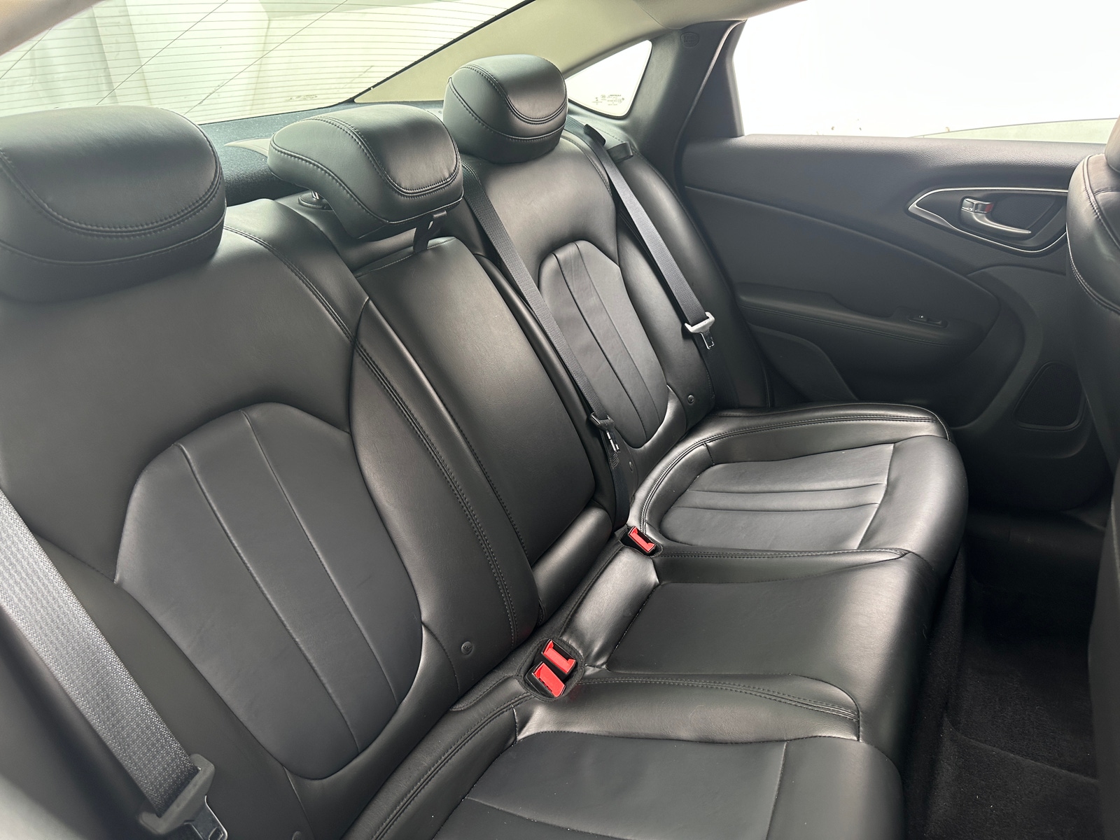 Thumbnail: 2016 Chrysler 200 - 5