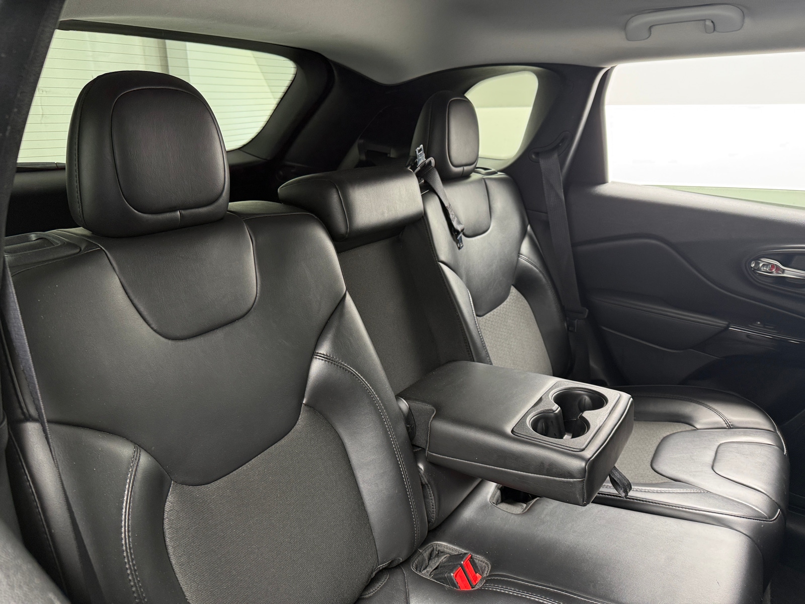 Thumbnail: 2020 Jeep Cherokee - 6