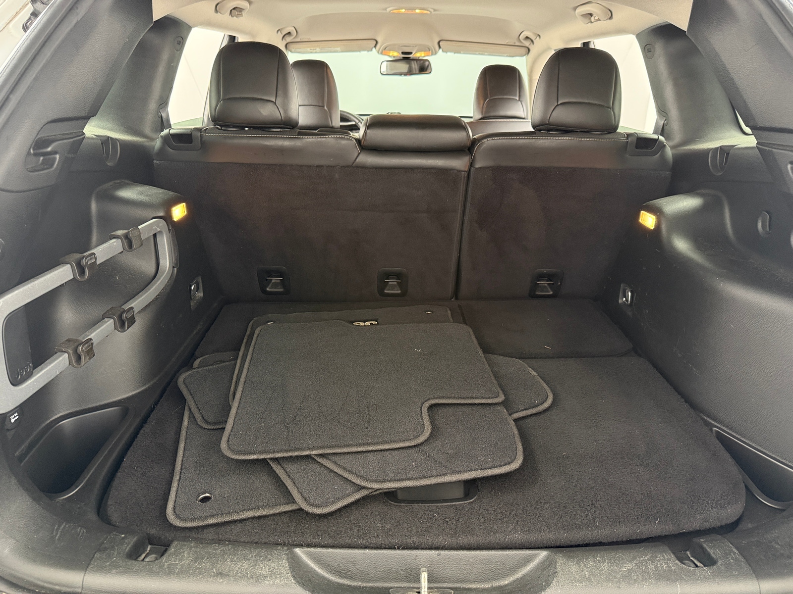 Thumbnail: 2018 Jeep Cherokee - 7