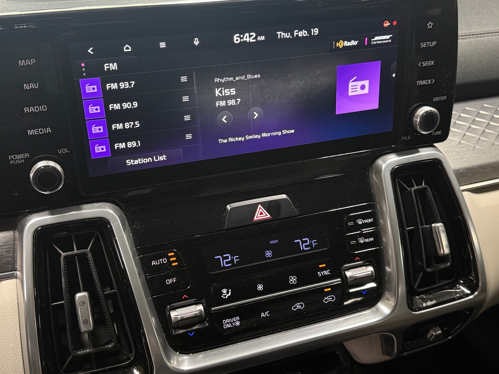 Thumbnail: 2023 Kia Sorento - 3