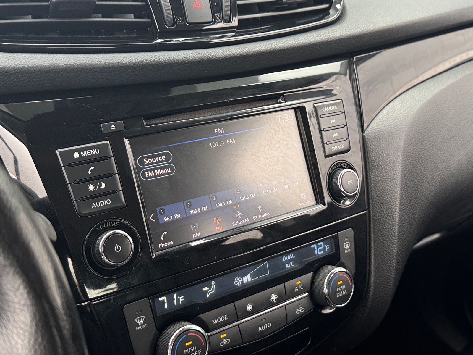 Thumbnail: 2022 Nissan Rogue Sport - 4