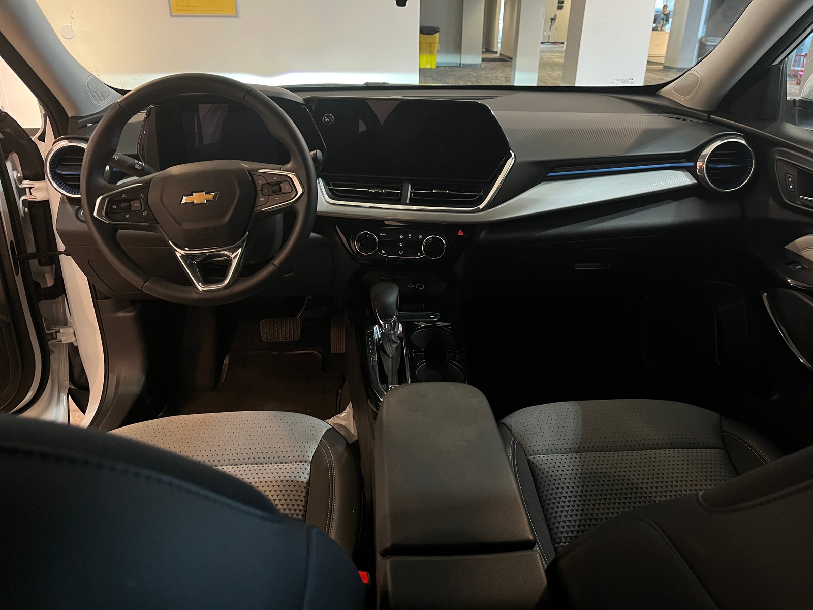 Thumbnail: 2025 Chevrolet Trax - 3