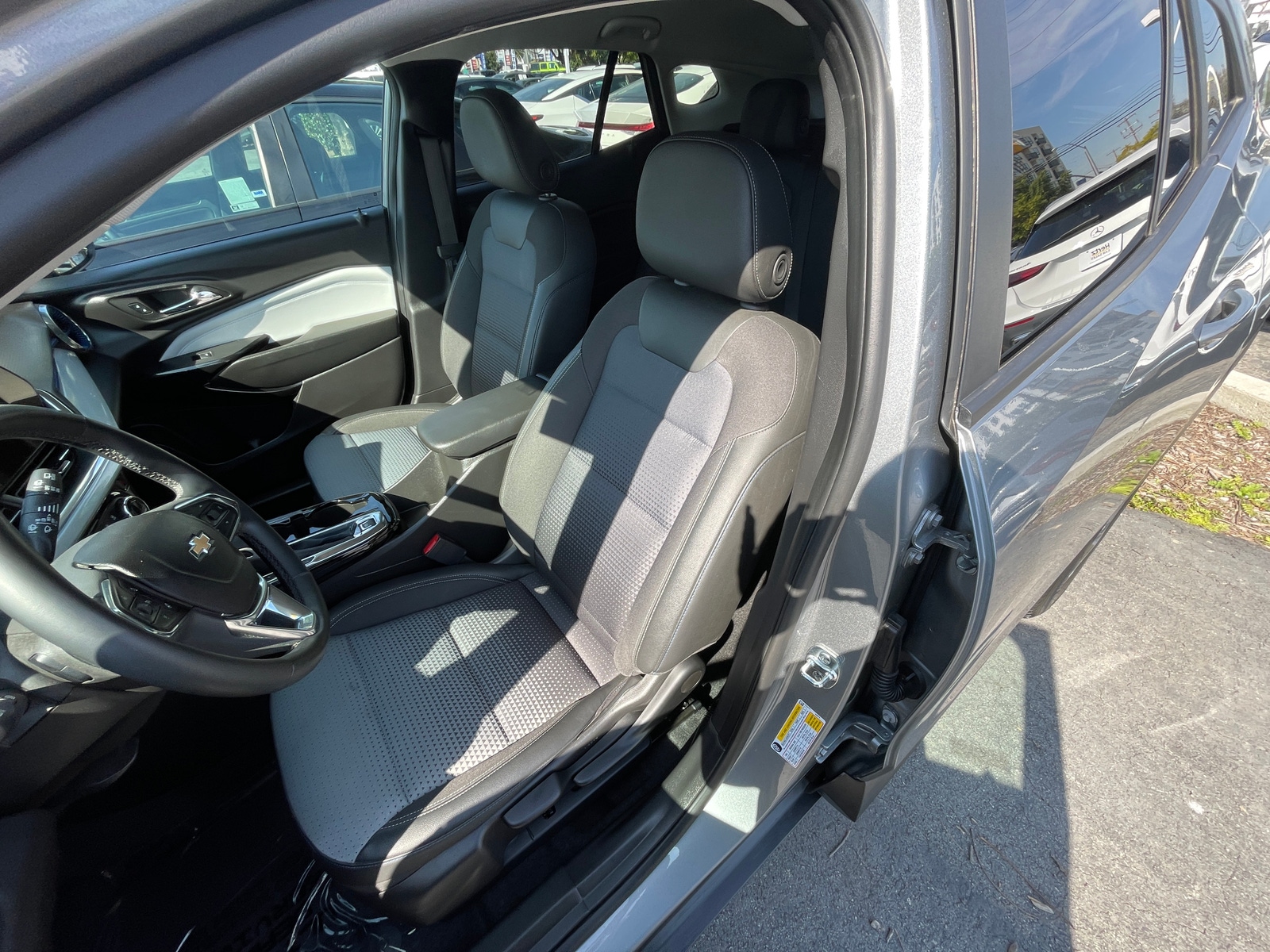 Thumbnail: 2025 Chevrolet Trax - 2