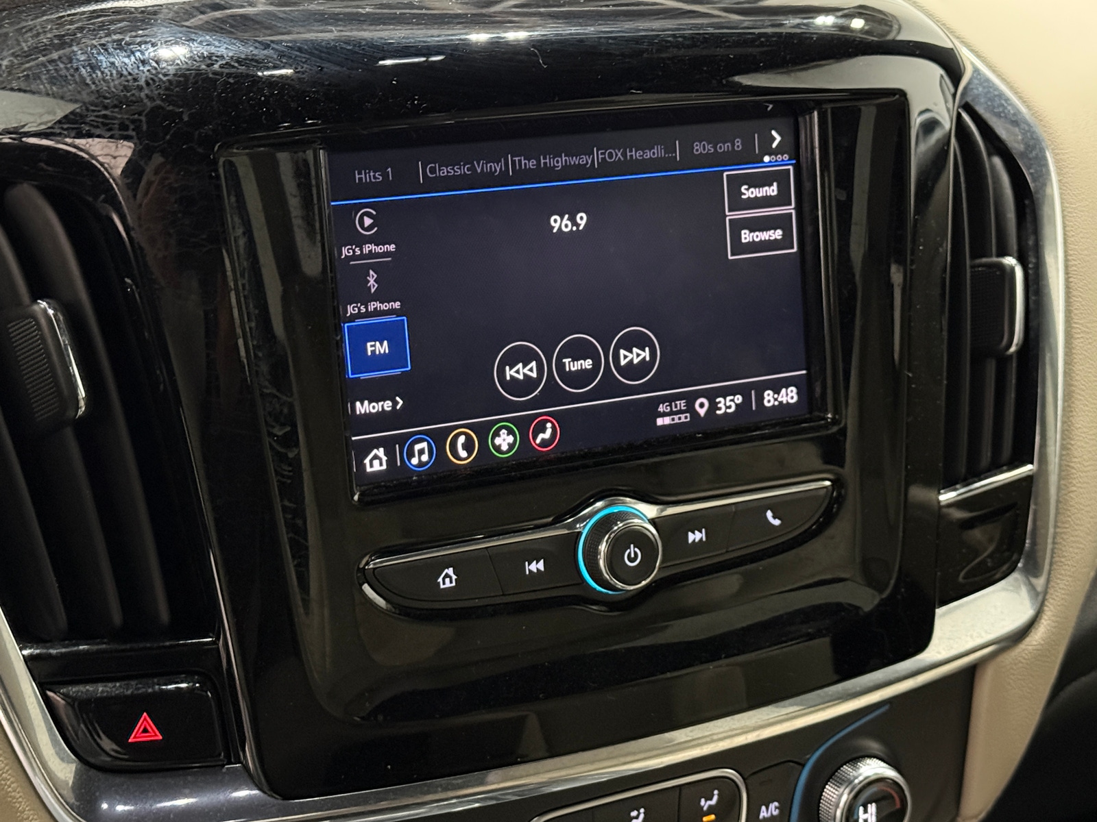 Thumbnail: 2022 Chevrolet Traverse - 4