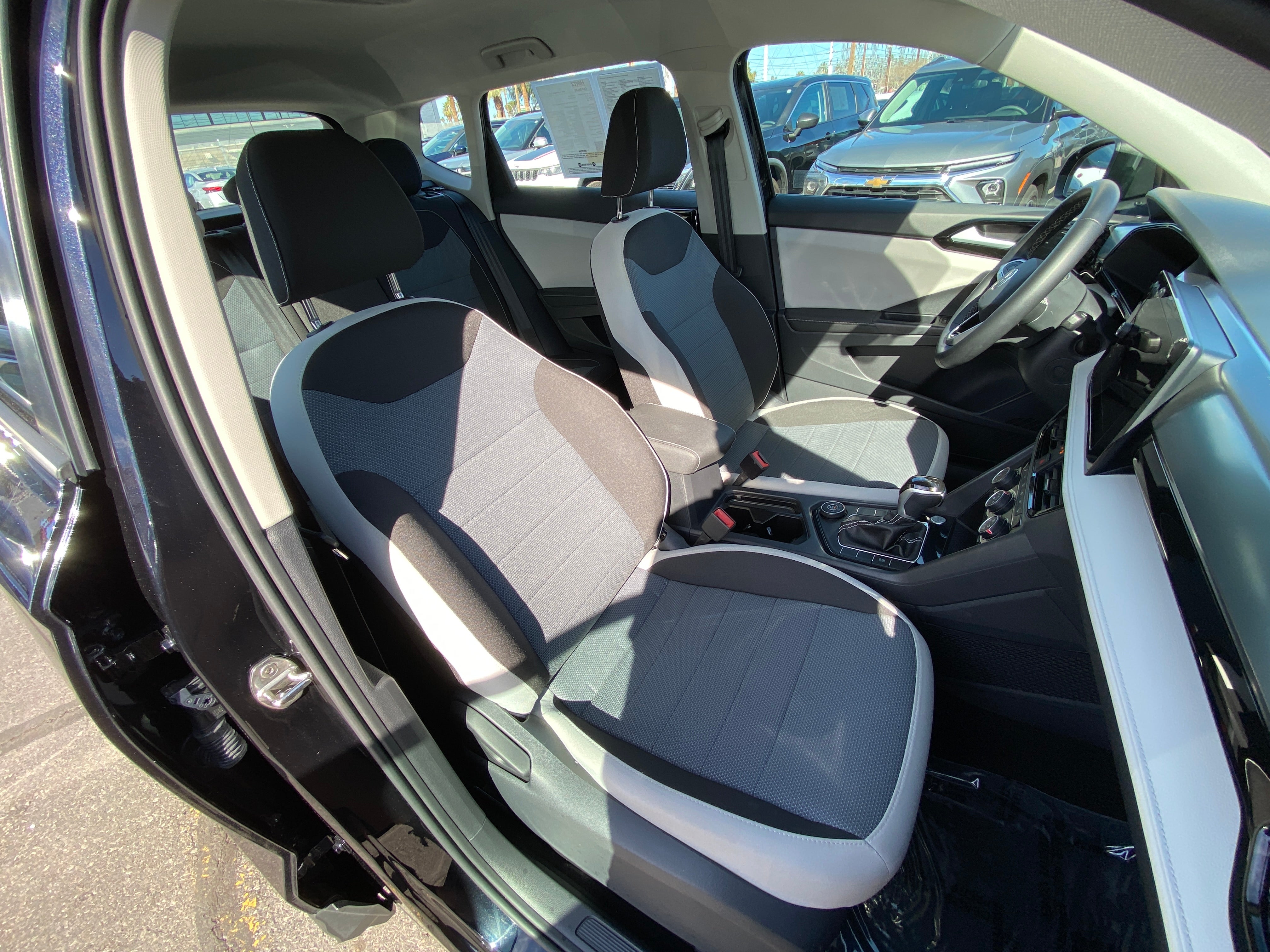 Thumbnail: 2025 Volkswagen Taos - 2