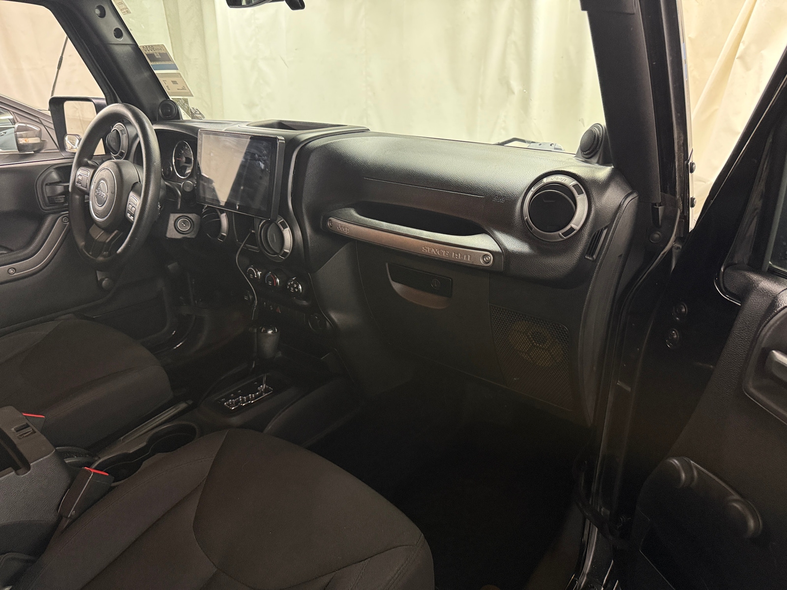 Thumbnail: 2014 Jeep Wrangler - 3