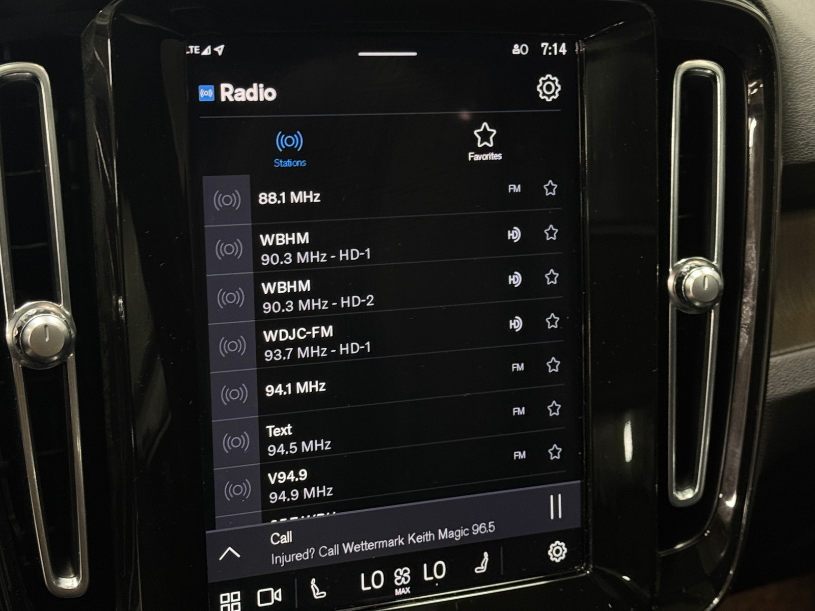 Thumbnail: 2023 Volvo XC40 - 3