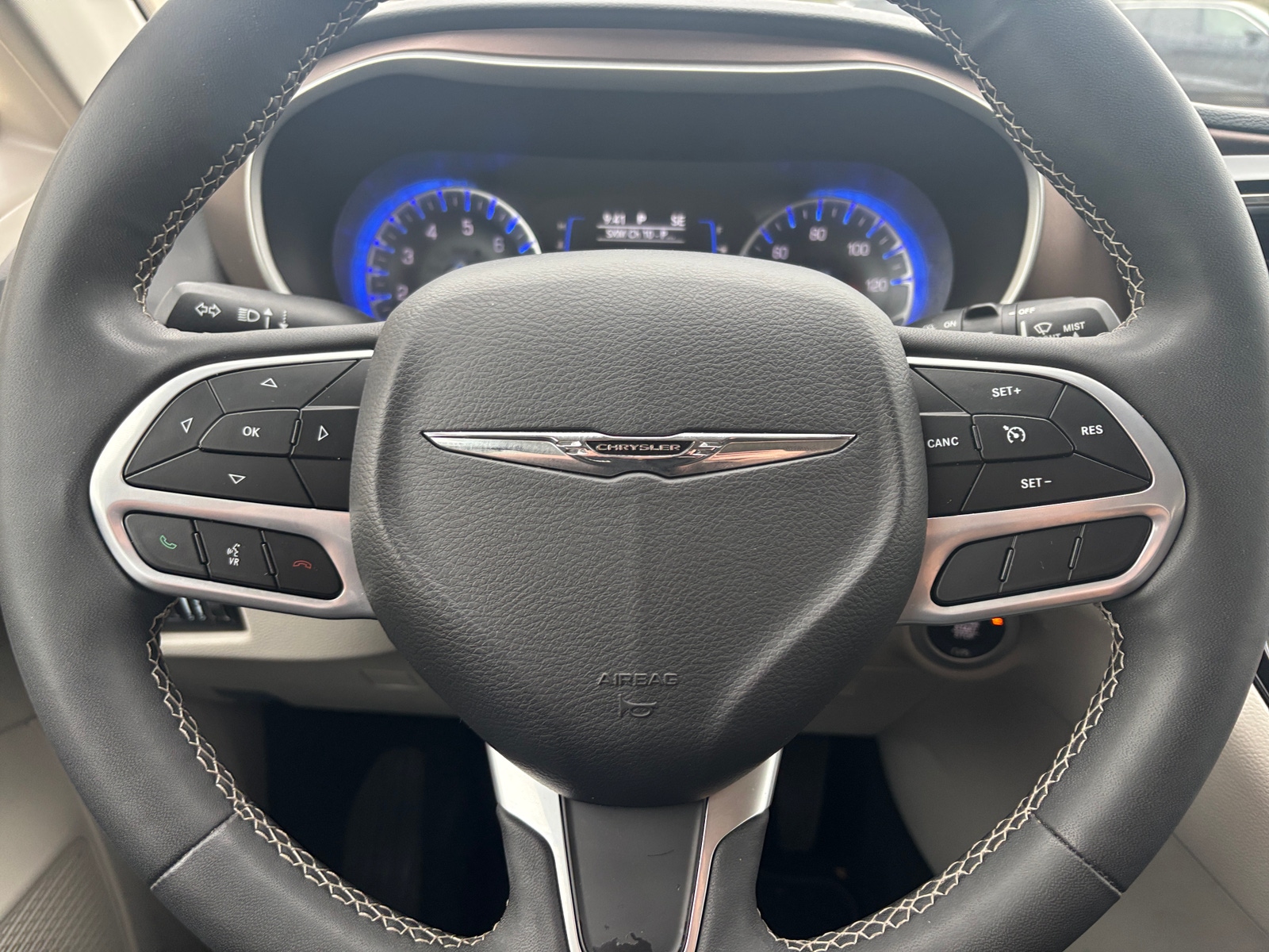 Thumbnail: 2023 Chrysler Voyager - 5