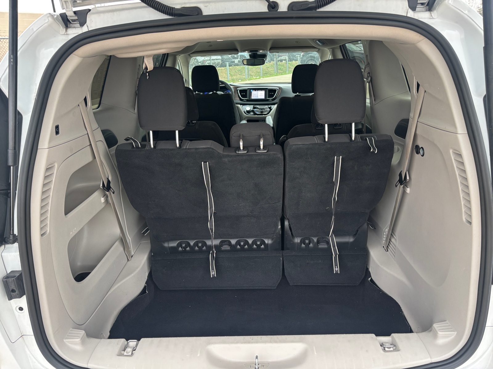 Thumbnail: 2023 Chrysler Voyager - 6