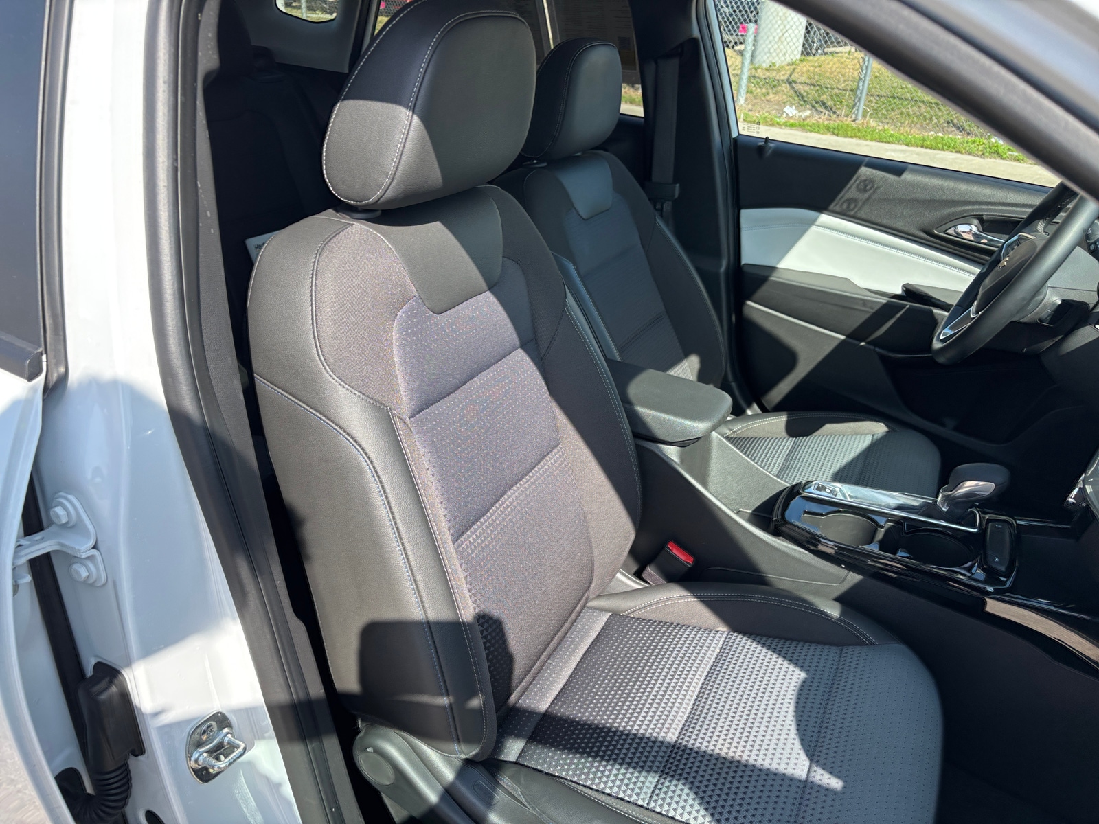 Thumbnail: 2025 Chevrolet Trax - 2