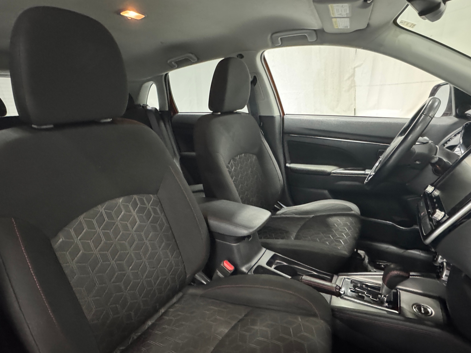 Thumbnail: 2023 Mitsubishi Outlander Sport - 2