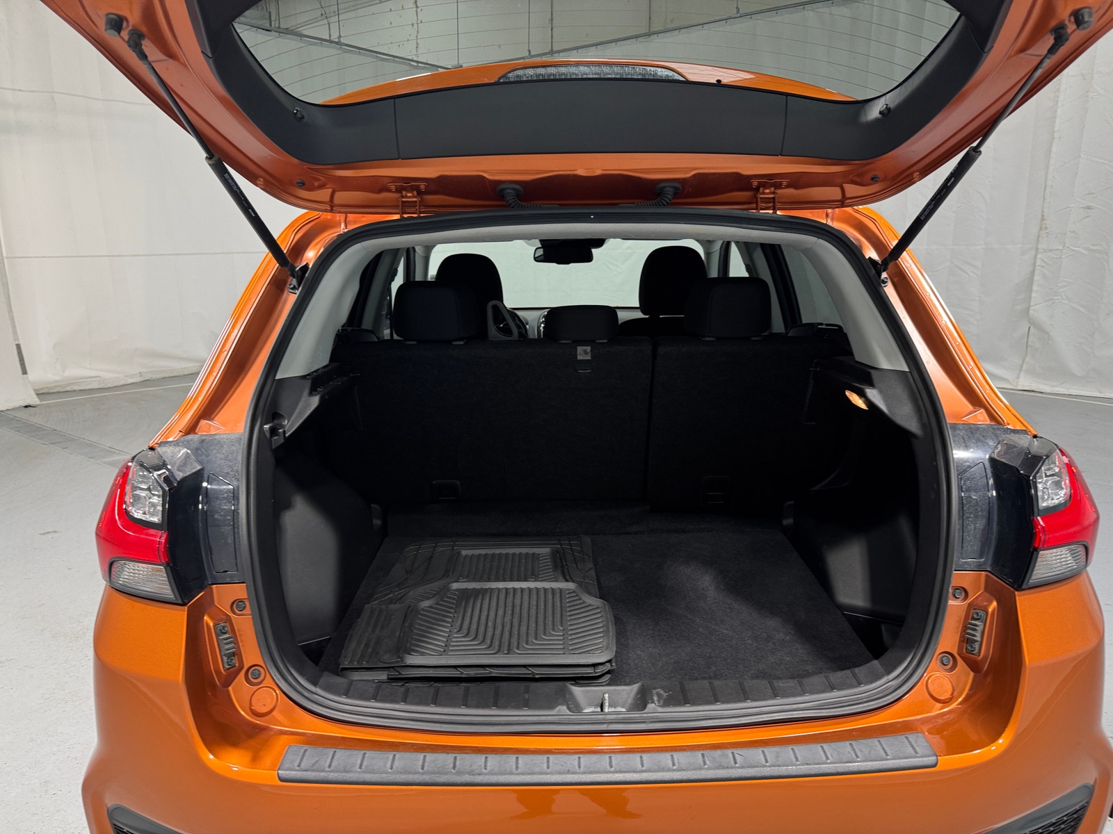 Thumbnail: 2023 Mitsubishi Outlander Sport - 7