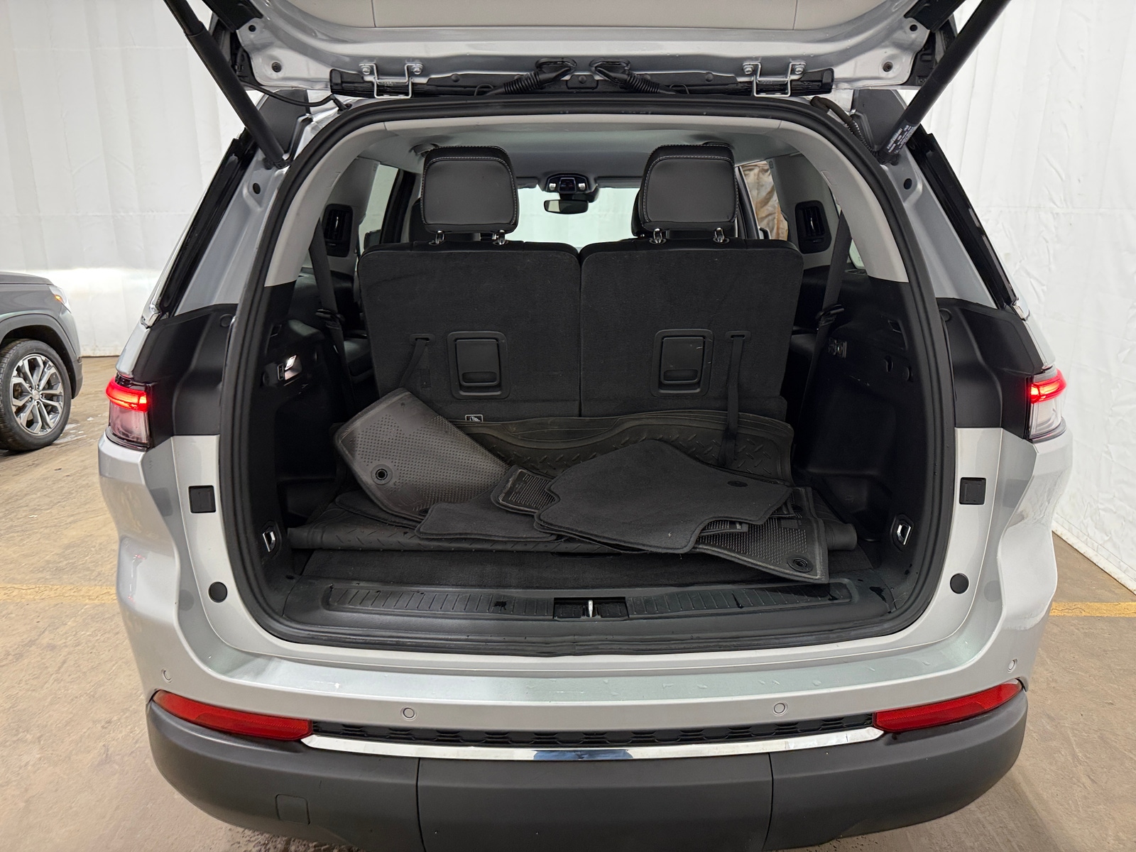 Thumbnail: 2021 Jeep Grand Cherokee L - 6