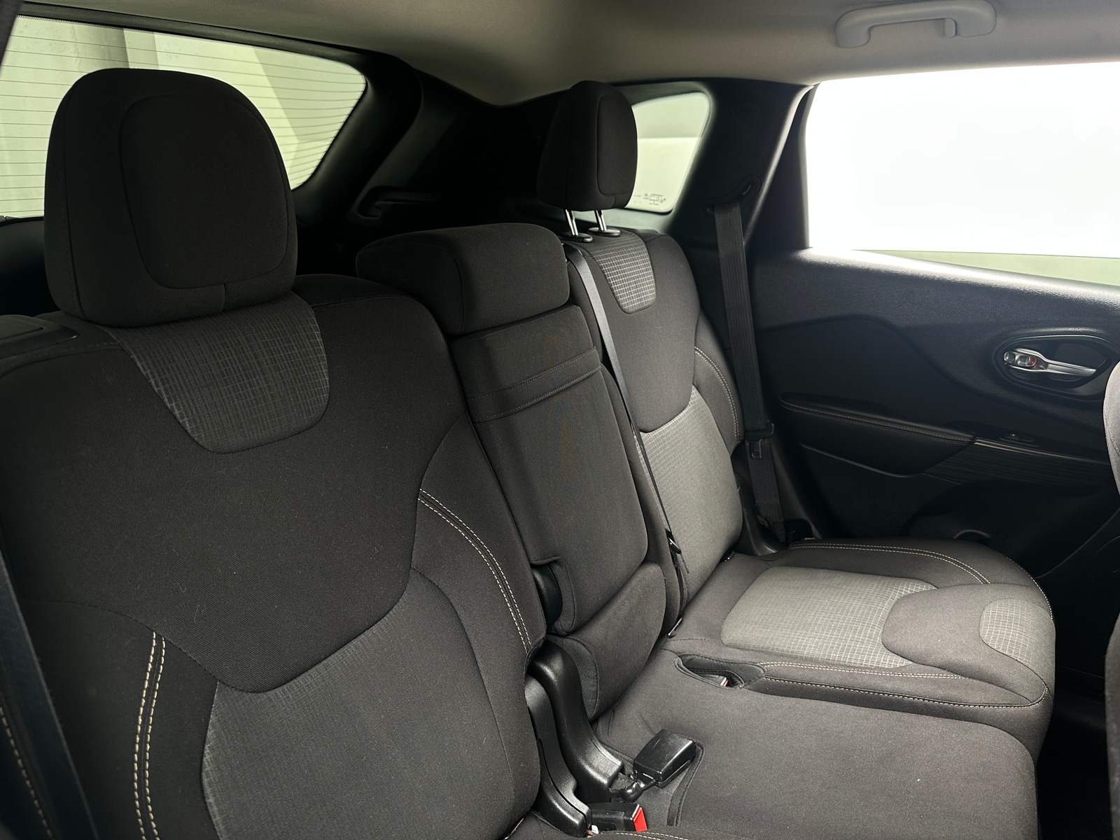 Thumbnail: 2017 Jeep Cherokee - 6