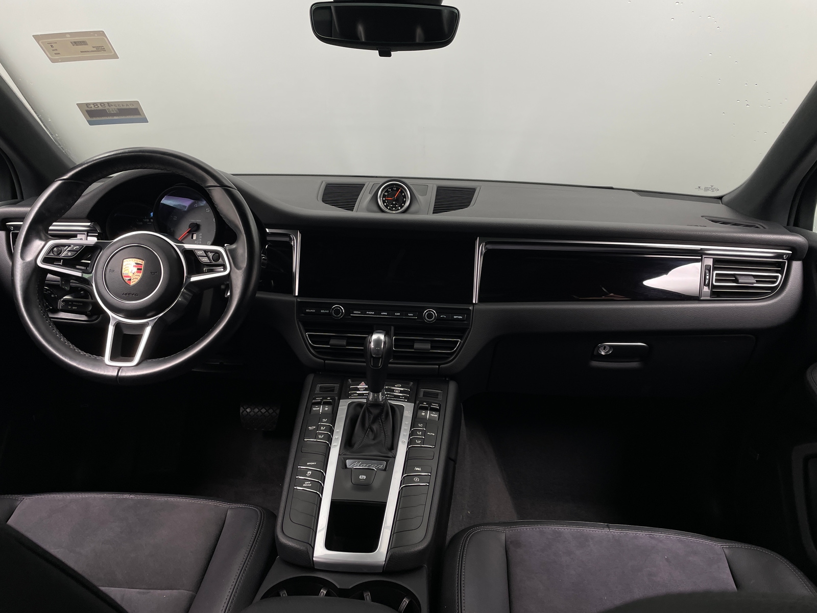 Thumbnail: 2020 Porsche Macan - 2