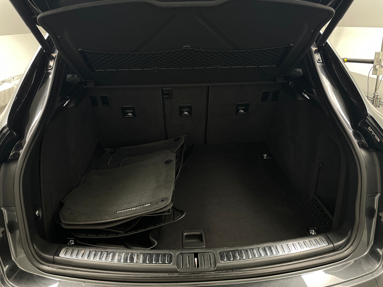 Thumbnail: 2020 Porsche Macan - 6