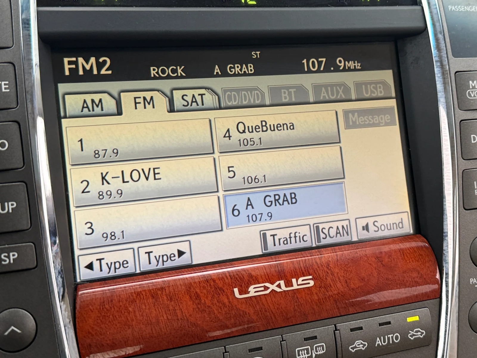 Thumbnail: 2010 Lexus ES - 3