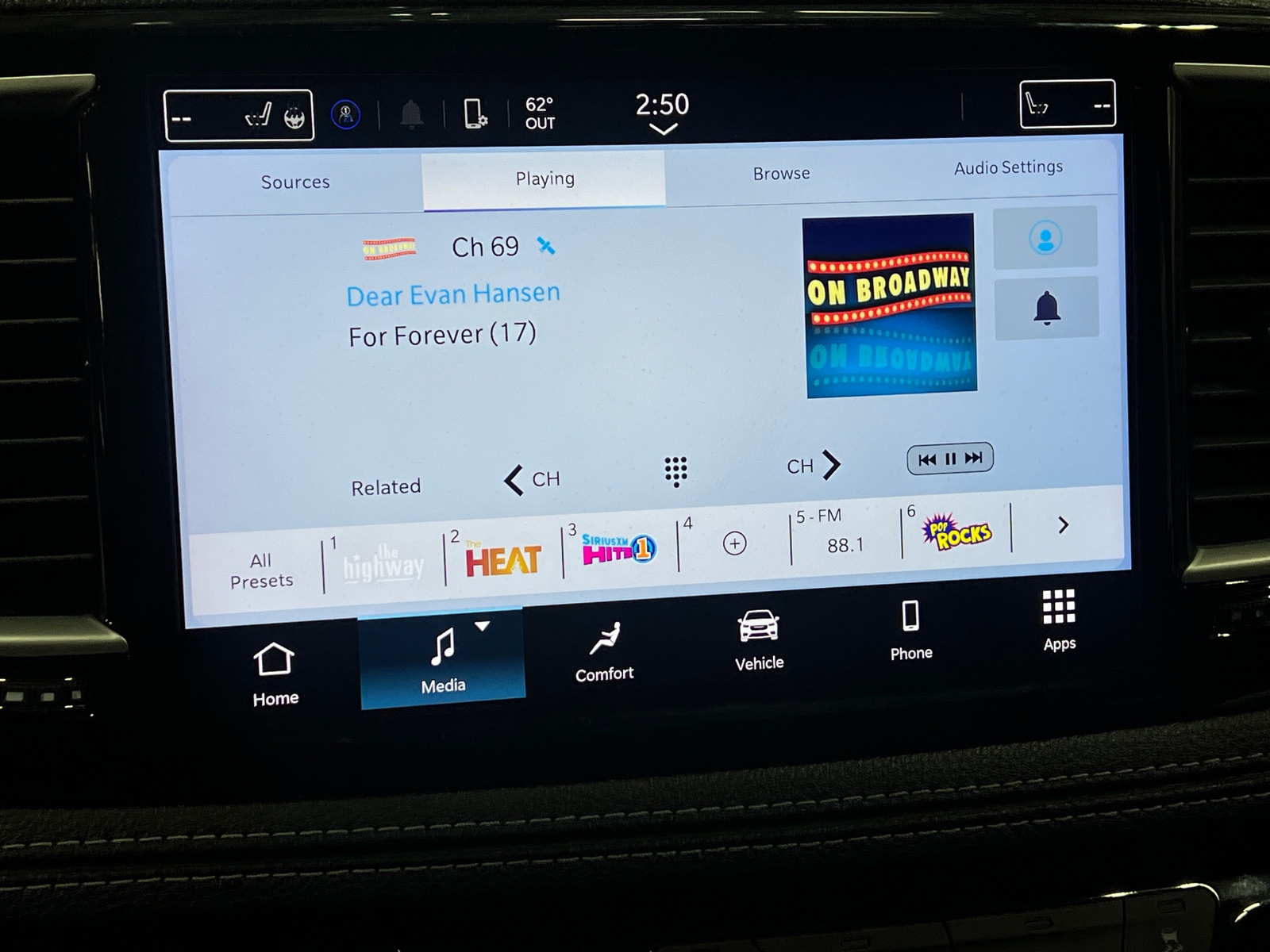 Thumbnail: 2024 Chrysler Pacifica - 4