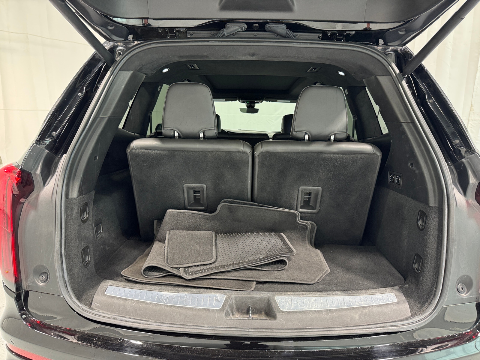 Thumbnail: 2023 Cadillac XT6 - 6