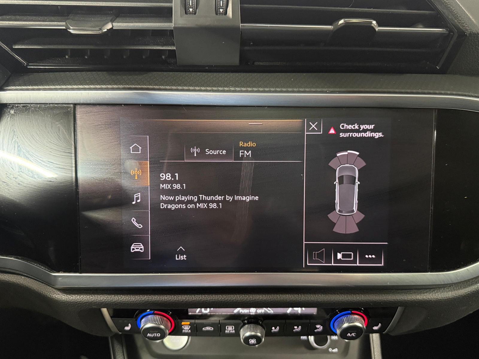 Thumbnail: 2019 Audi Q3 - 3