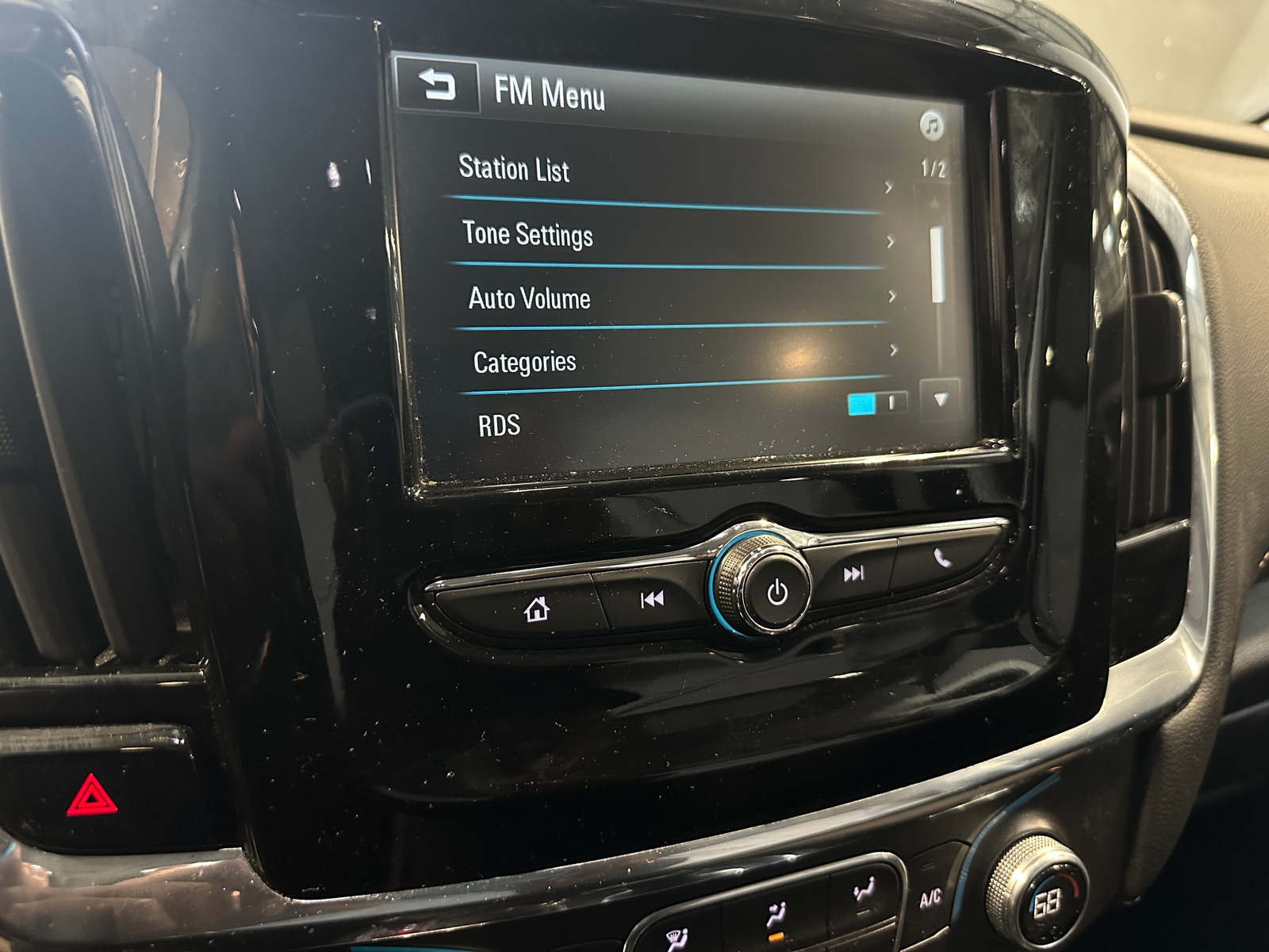 Thumbnail: 2018 Chevrolet Traverse - 4