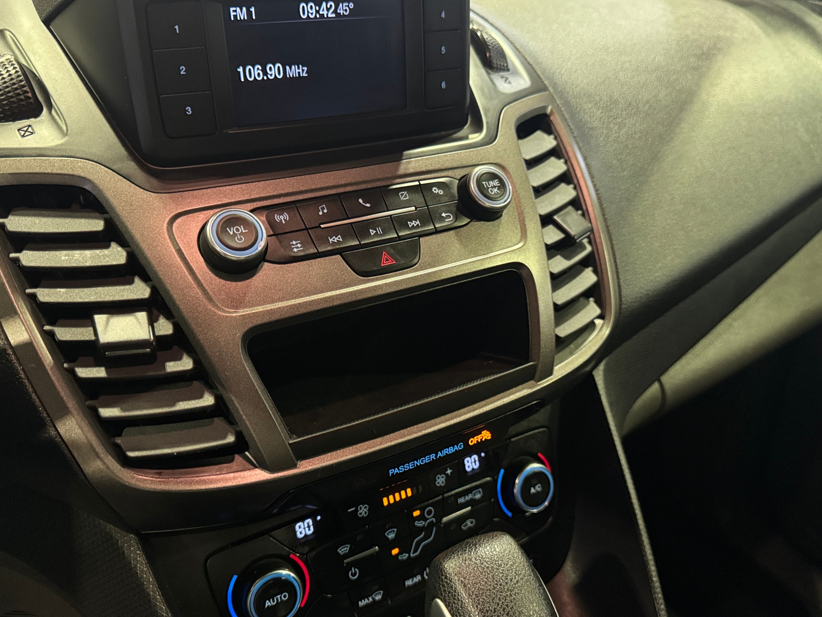 Thumbnail: 2022 Ford Transit Series - 4