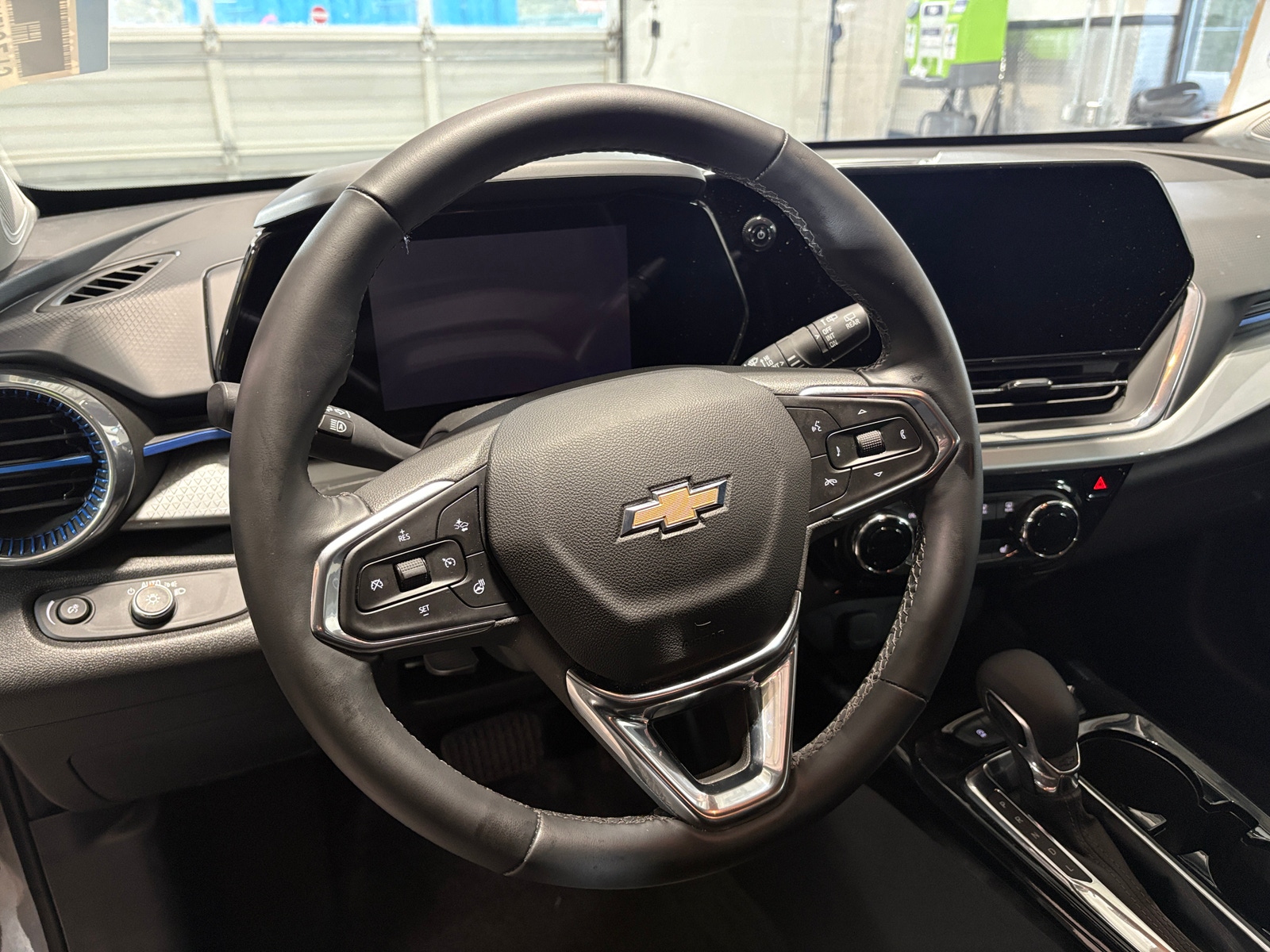 Thumbnail: 2025 Chevrolet Trax - 5