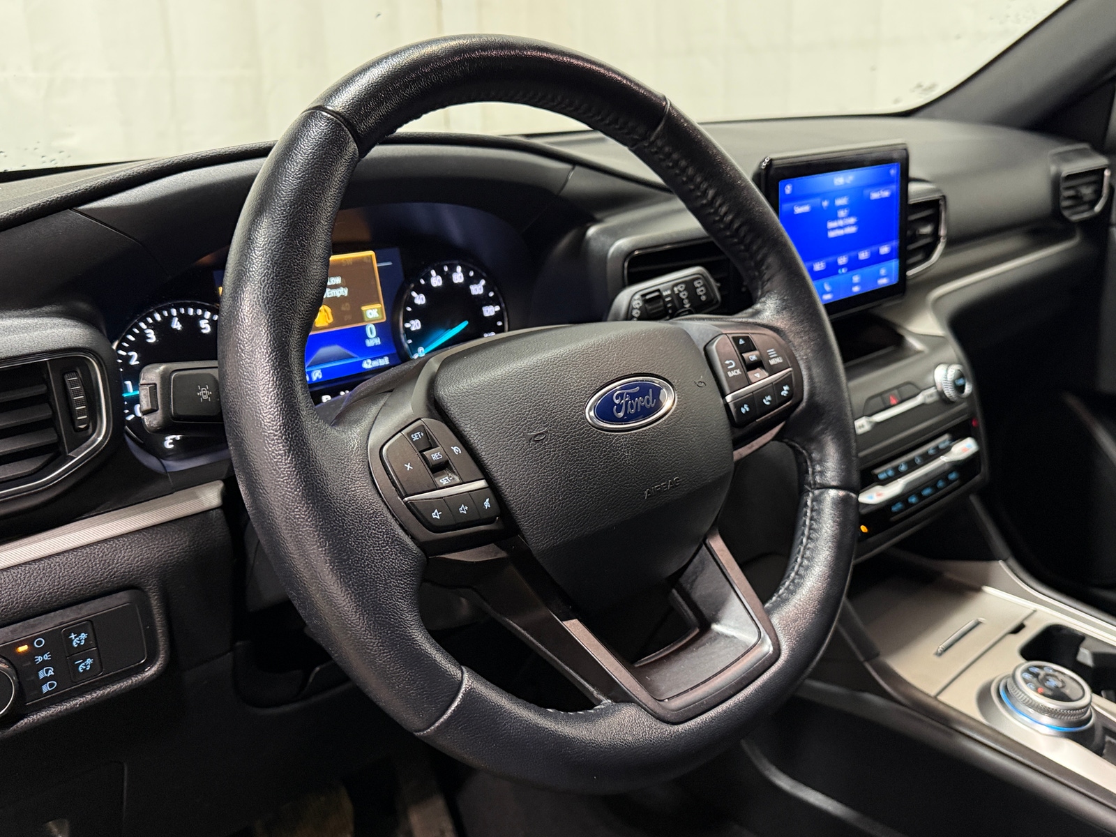 Thumbnail: 2020 Ford Explorer - 5