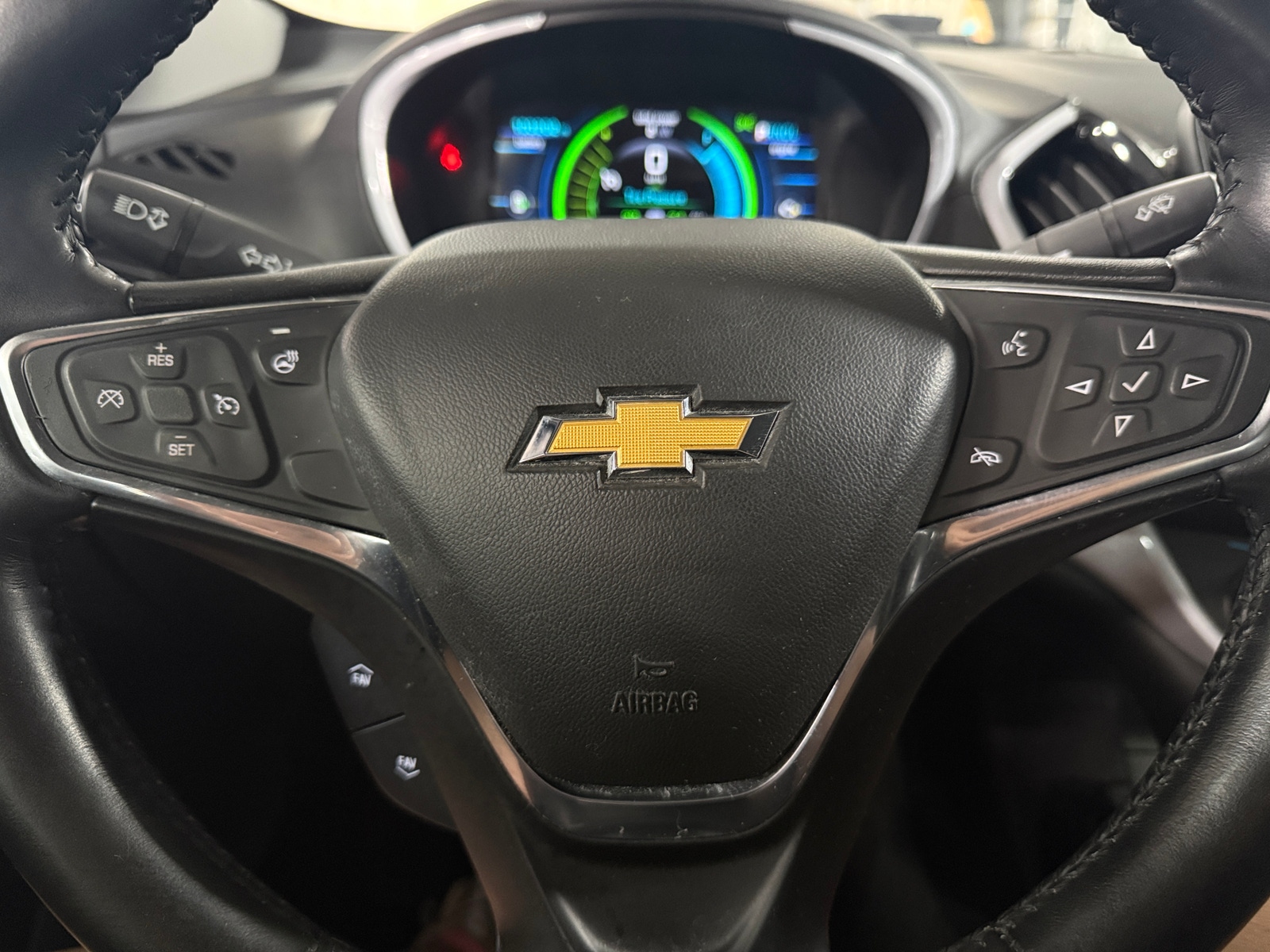Thumbnail: 2017 Chevrolet Volt - 4