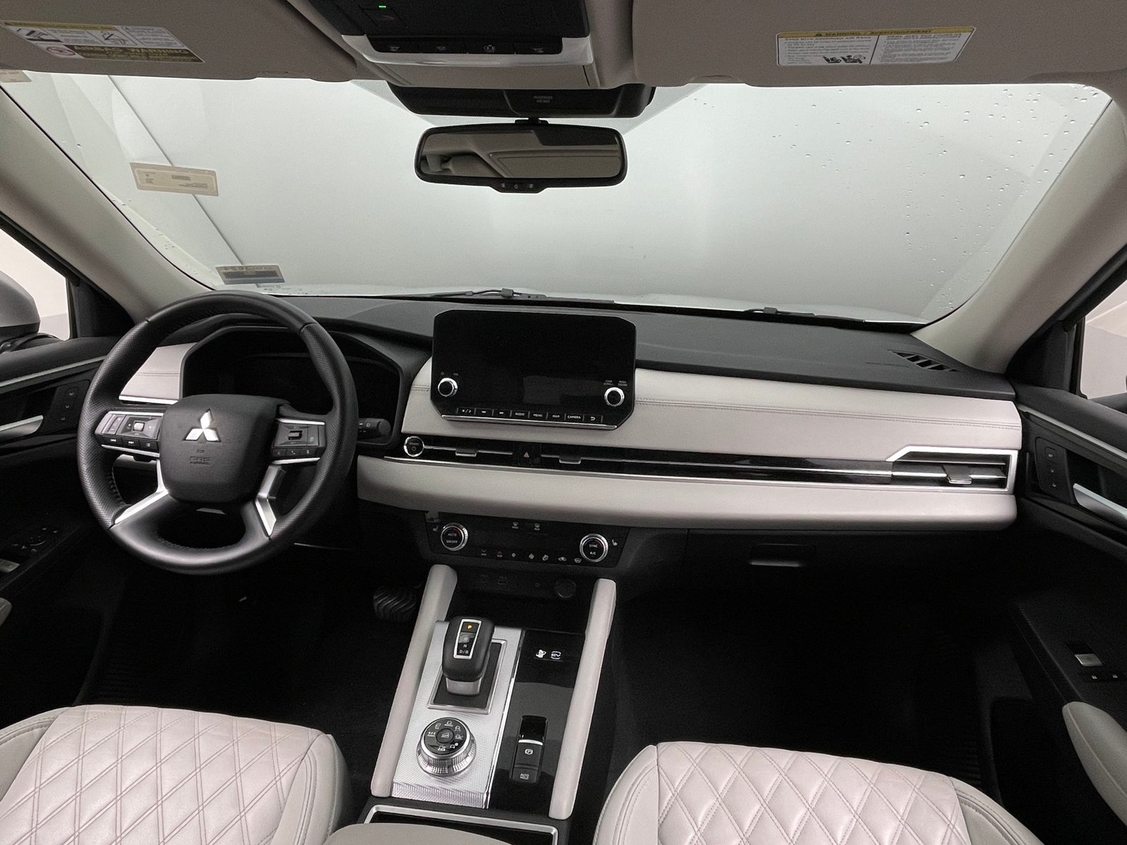 Thumbnail: 2023 Mitsubishi Outlander - 2