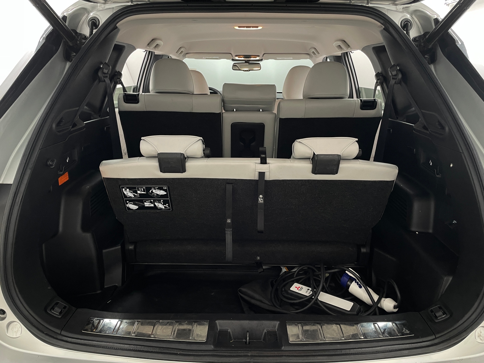 Thumbnail: 2023 Mitsubishi Outlander - 6