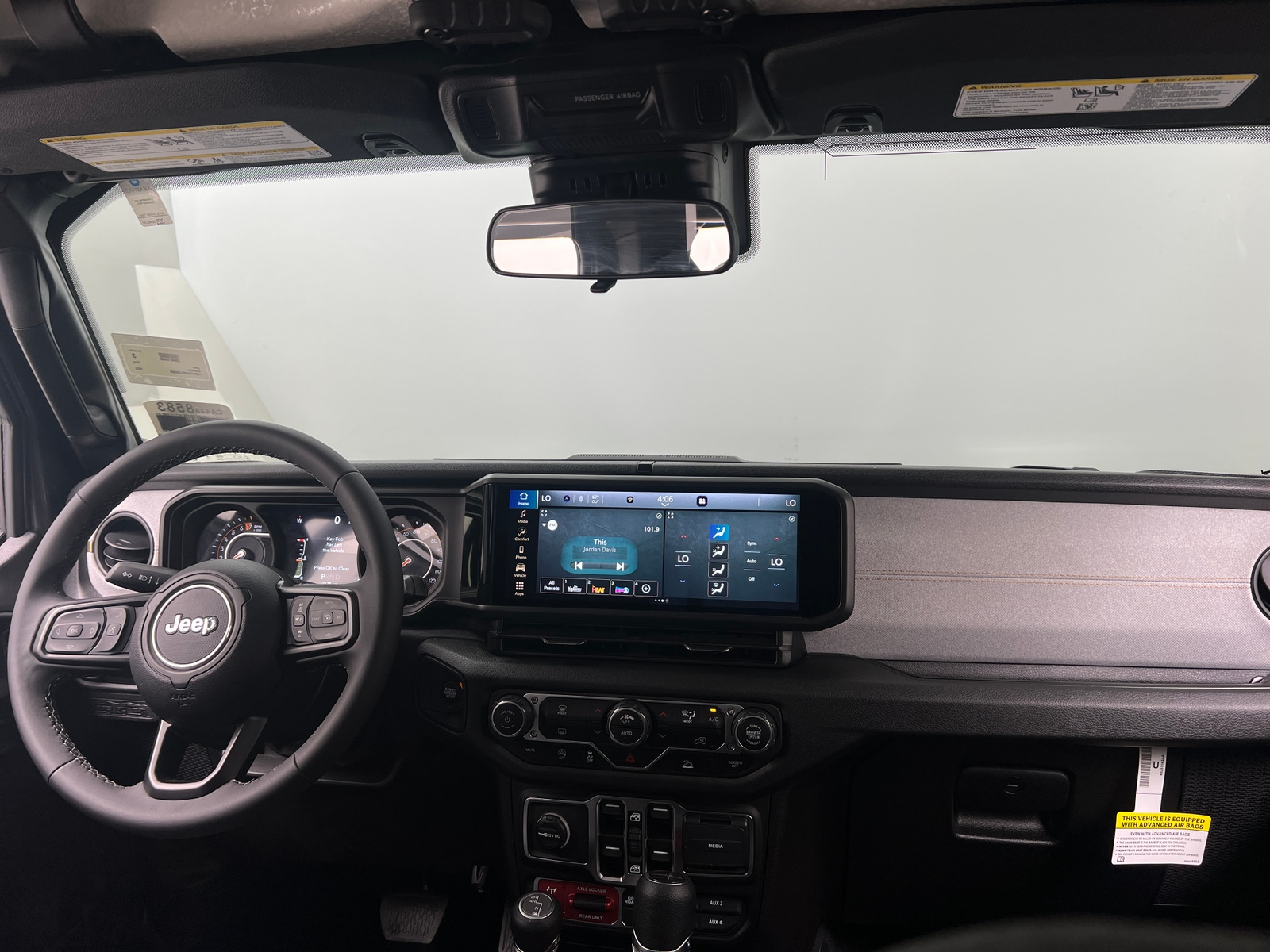 Thumbnail: 2025 Jeep Gladiator - 3