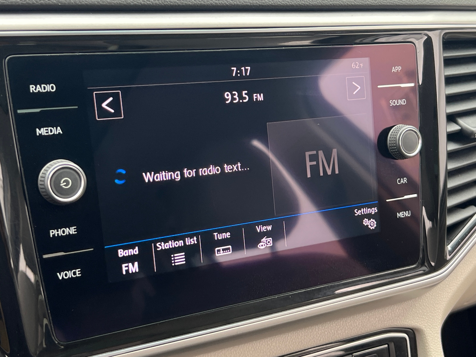 Thumbnail: 2018 Volkswagen Atlas - 3