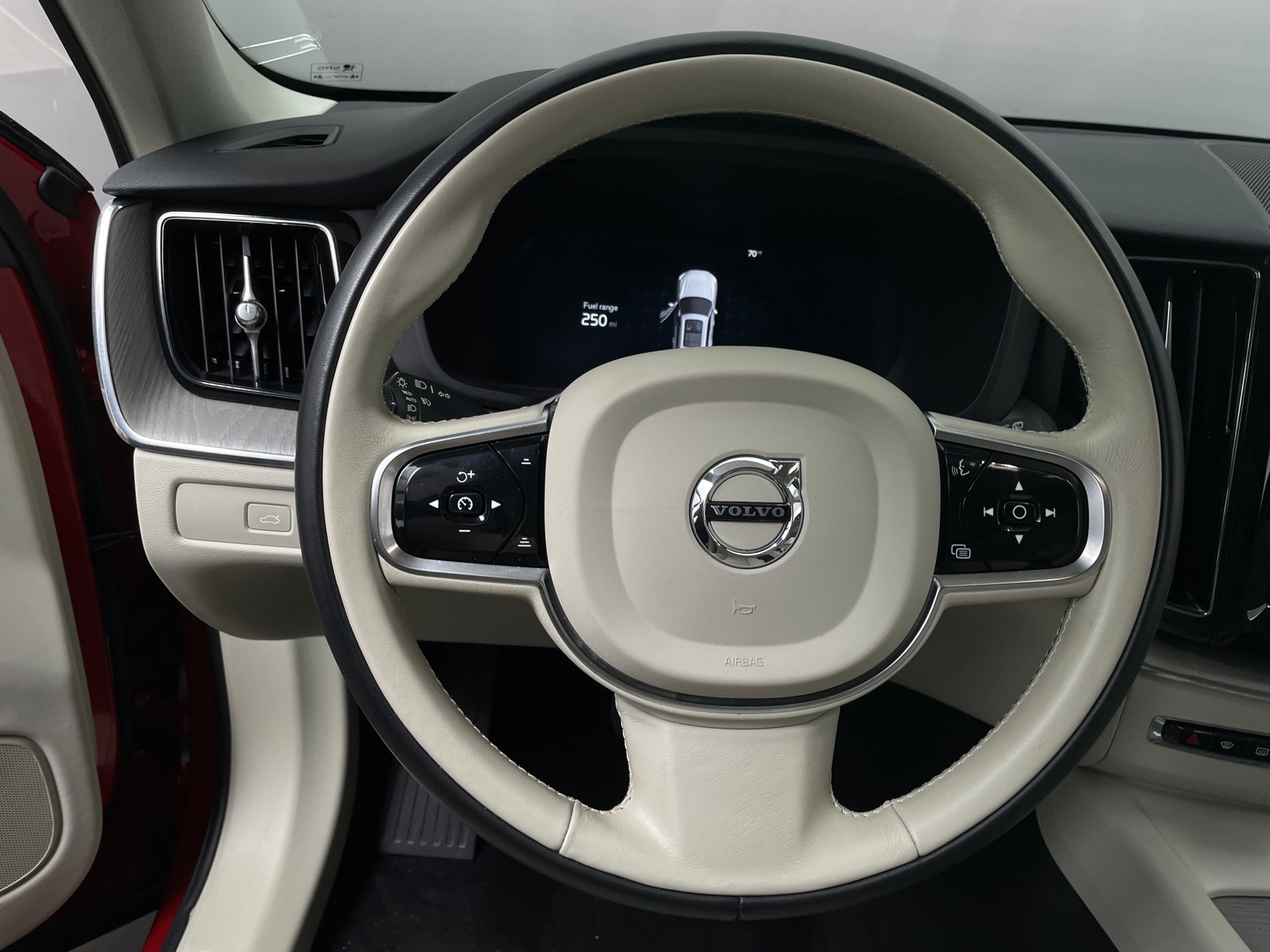 Thumbnail: 2023 Volvo XC60 - 4