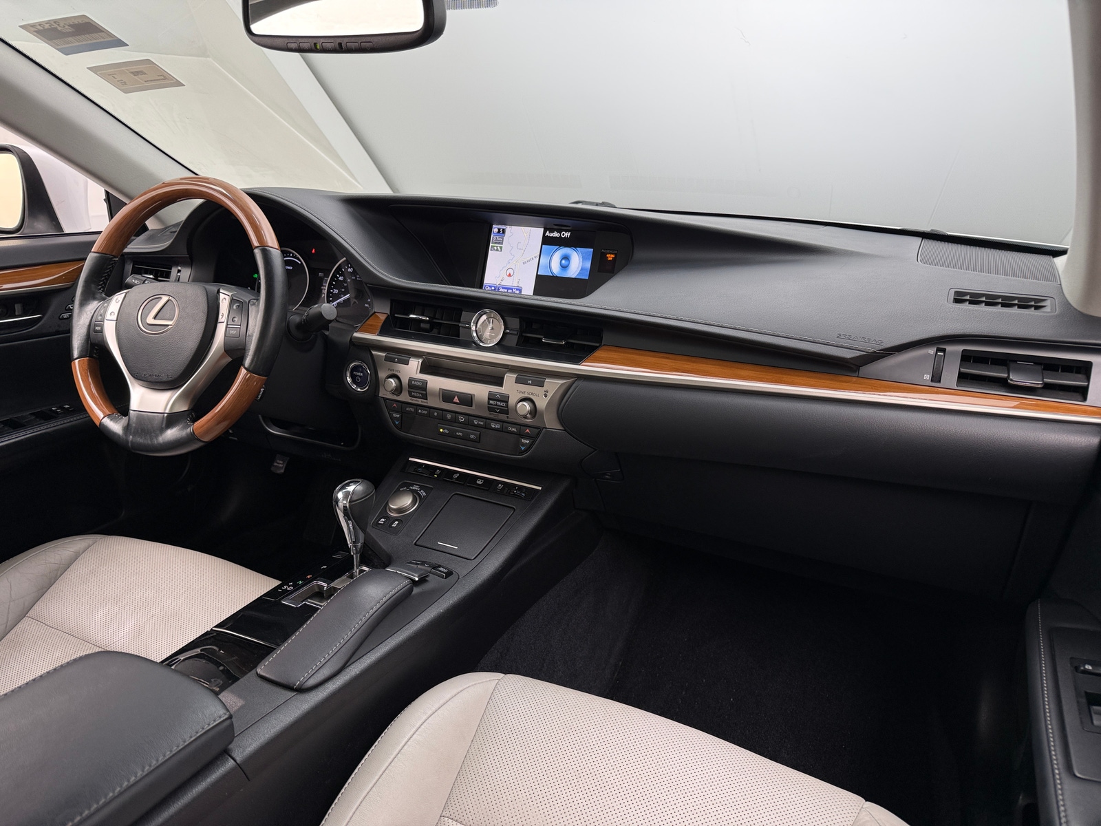 Thumbnail: 2013 Lexus ES - 2