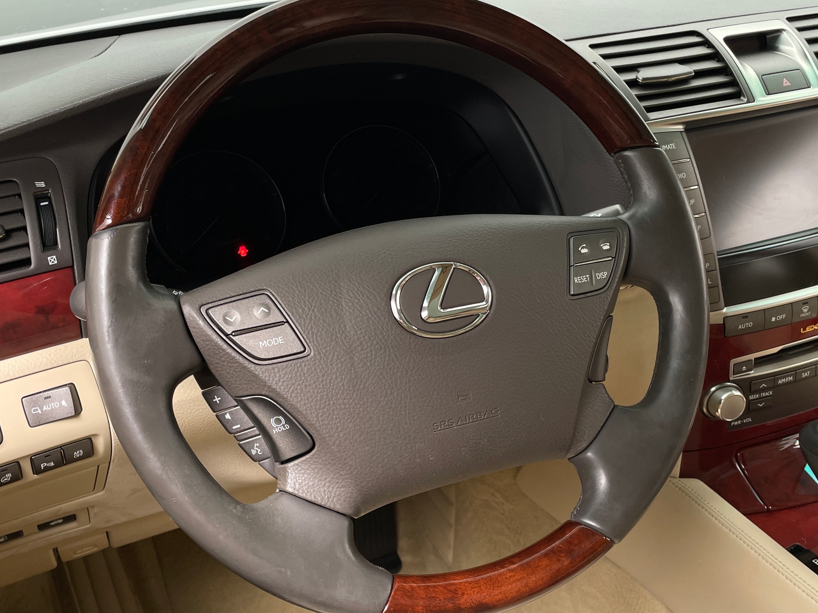 Thumbnail: 2011 Lexus LS - 4