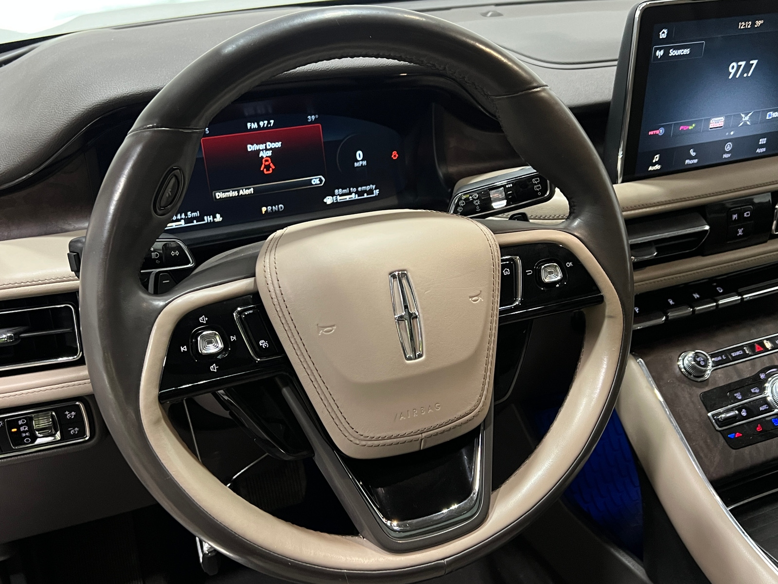 Thumbnail: 2020 Lincoln Aviator - 4