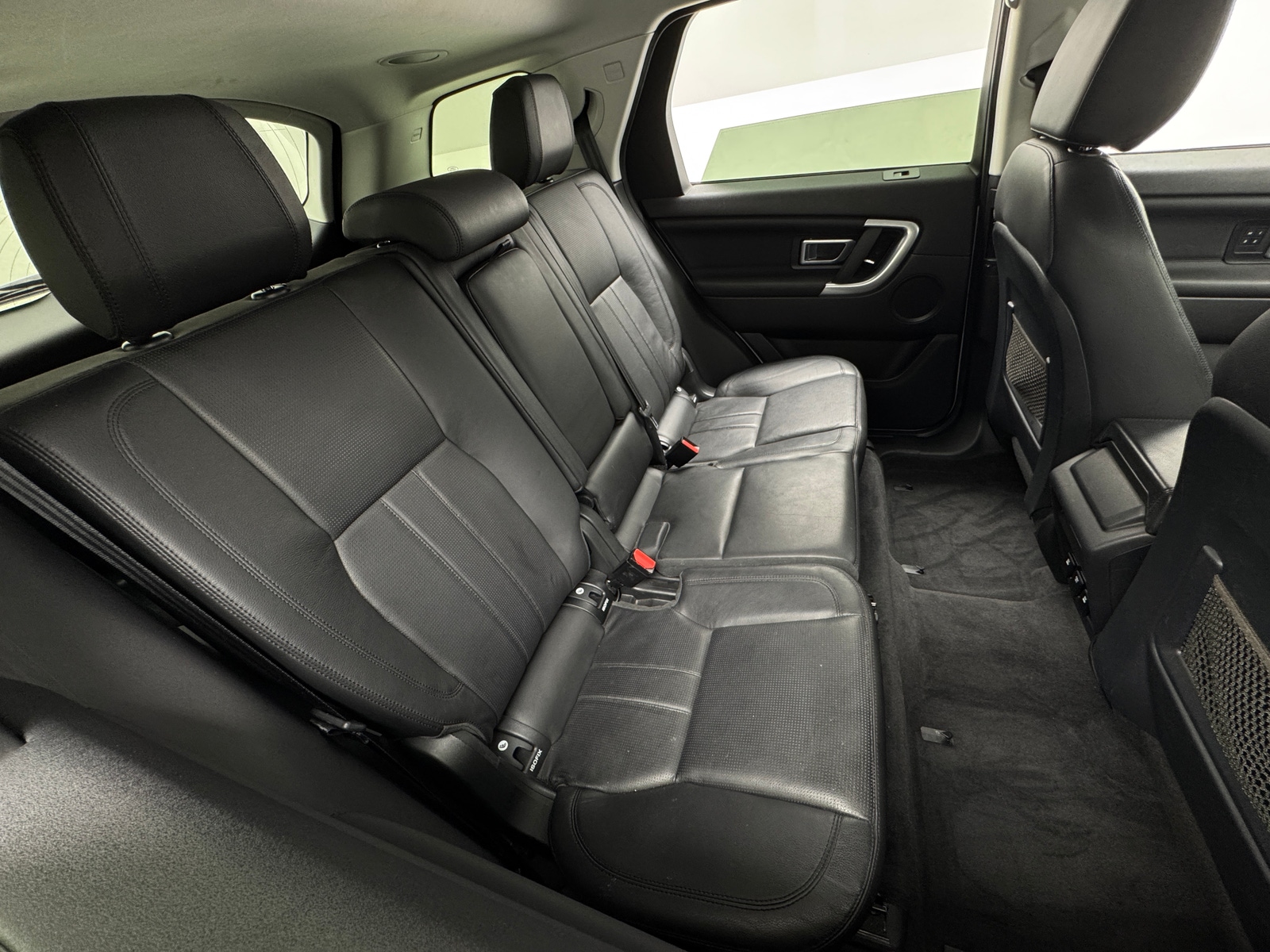 Thumbnail: 2017 Land Rover Discovery Sport - 5