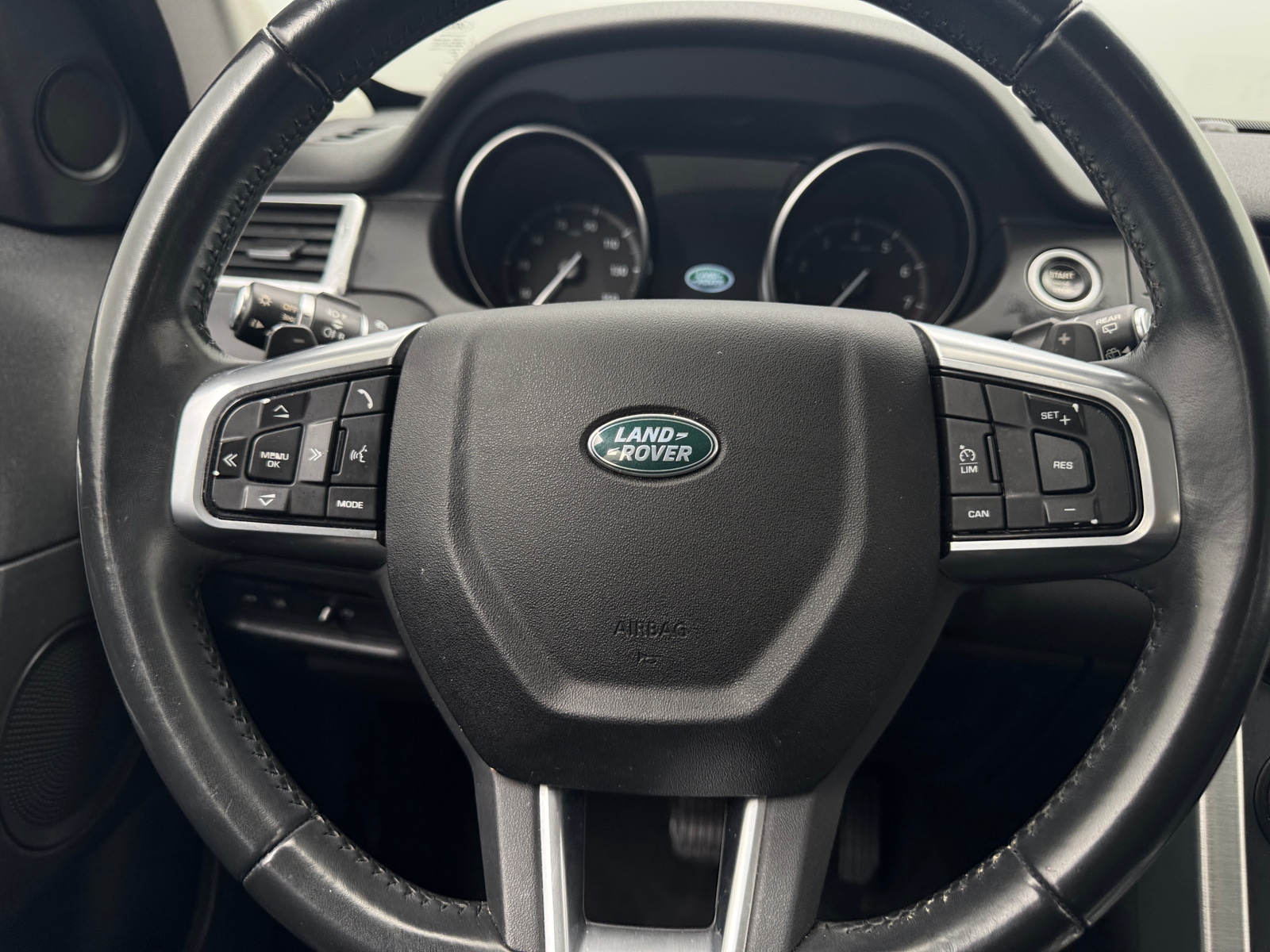 Thumbnail: 2017 Land Rover Discovery Sport - 4