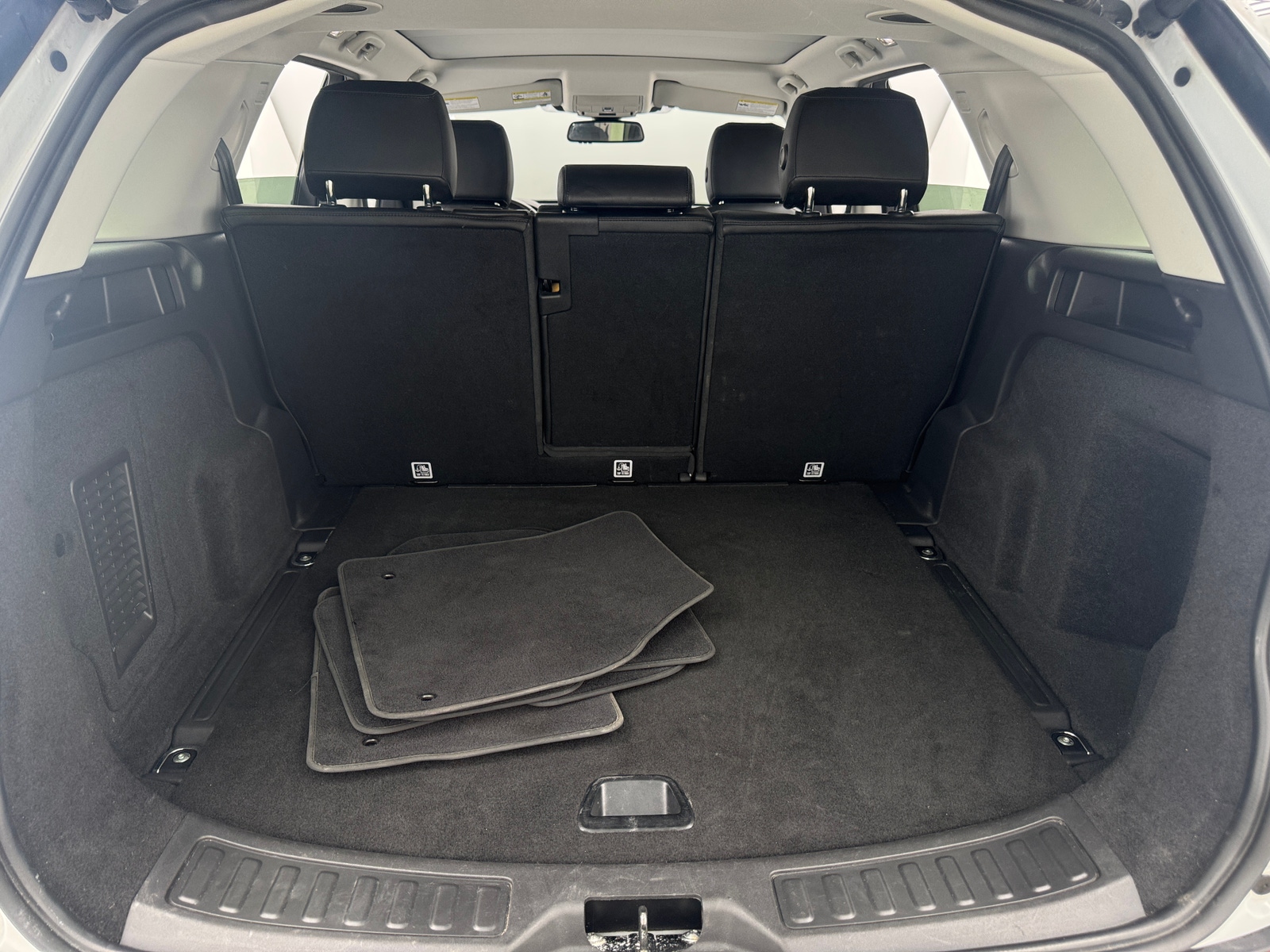 Thumbnail: 2017 Land Rover Discovery Sport - 6