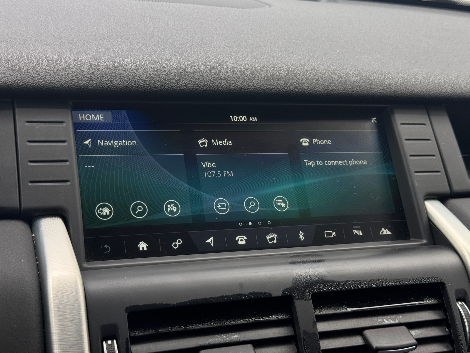 Thumbnail: 2017 Land Rover Discovery Sport - 3