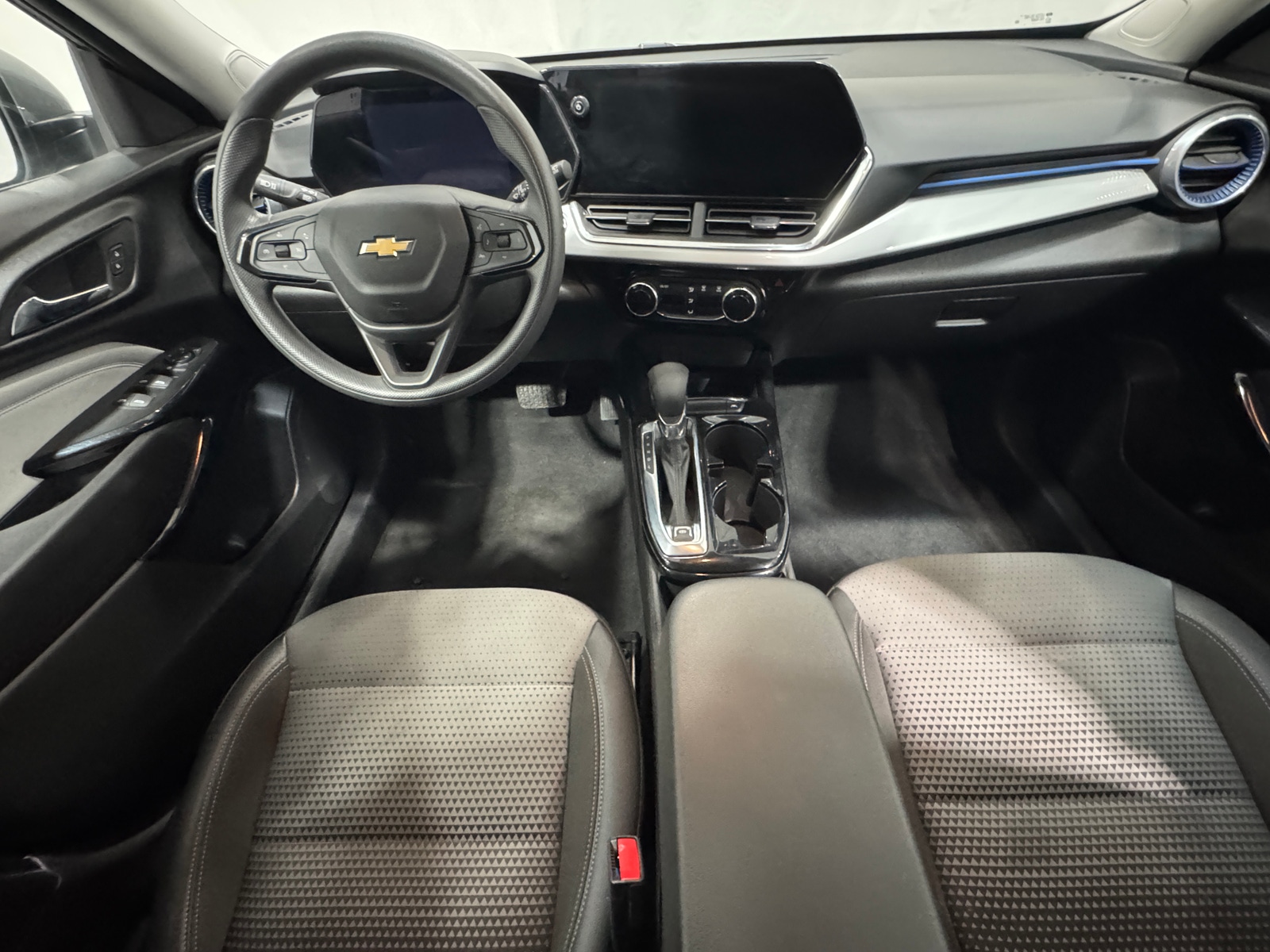 Thumbnail: 2025 Chevrolet Trax - 3